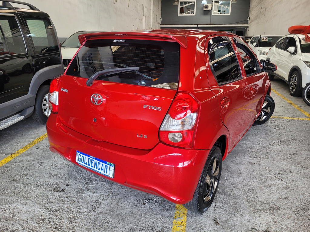 Toyota ETIOS Vermelho