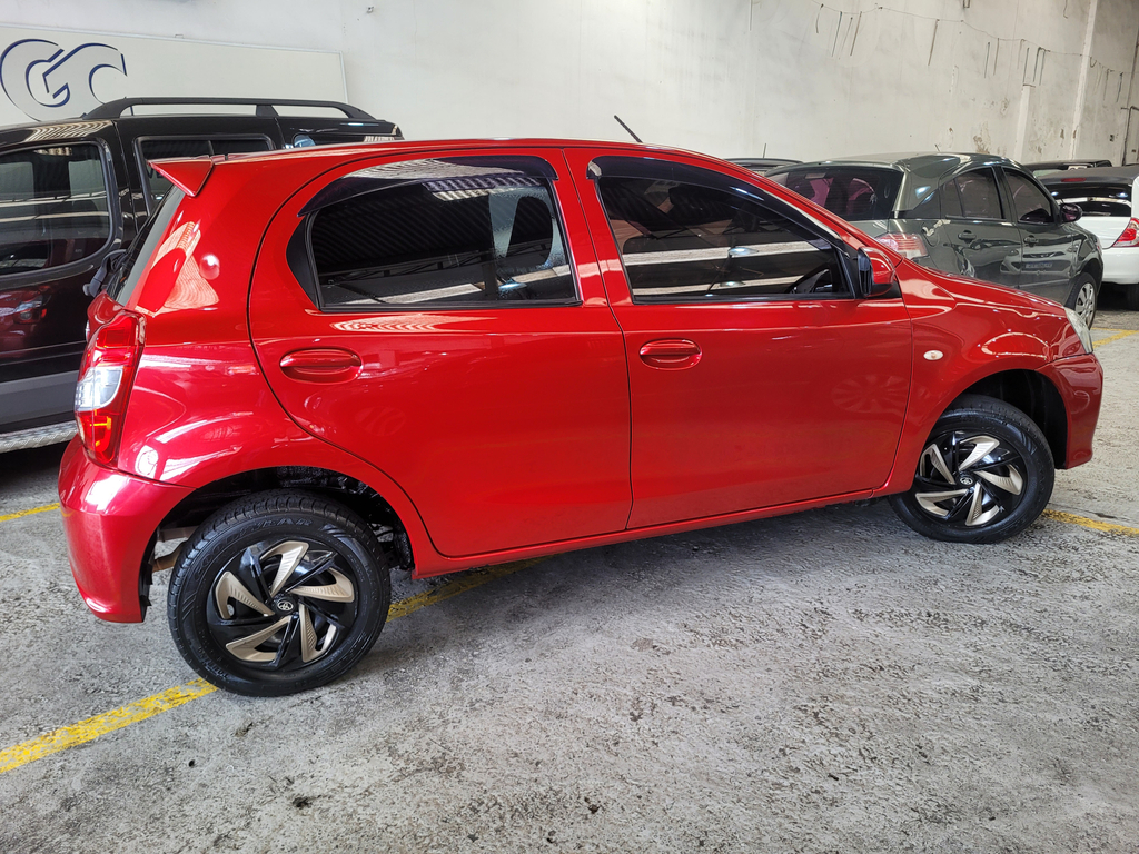 Toyota ETIOS Vermelho
