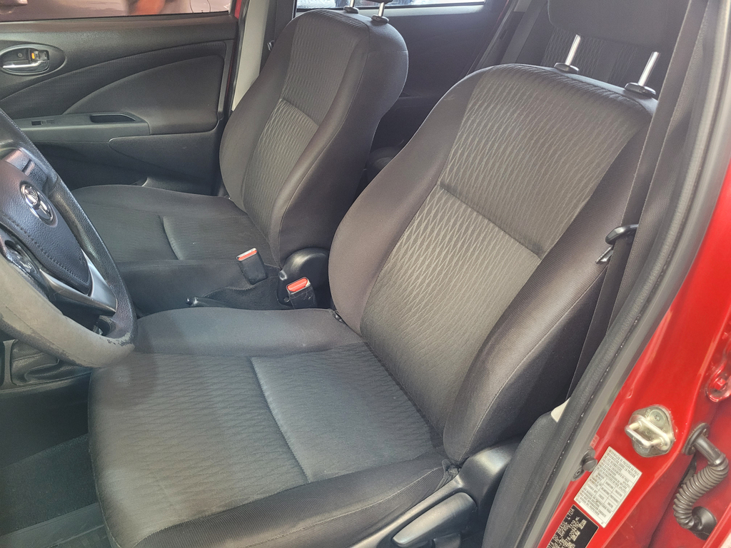 Toyota ETIOS Vermelho