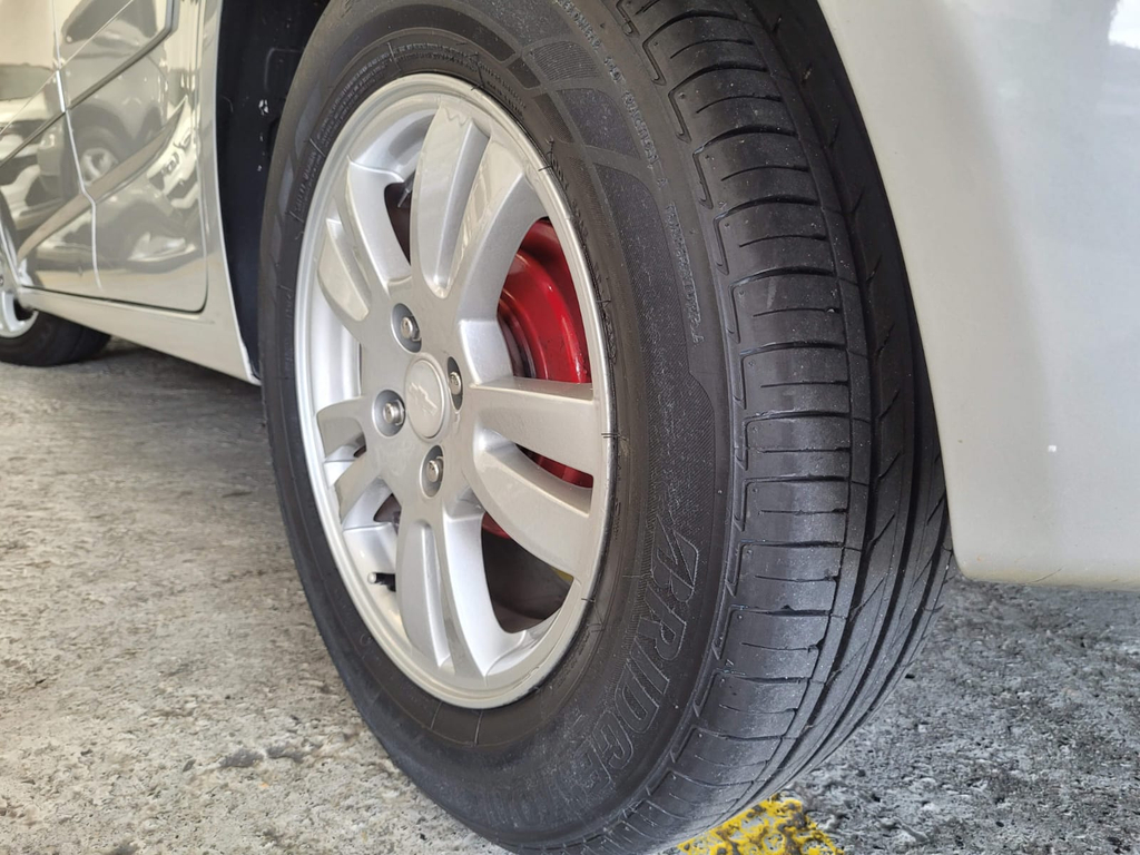 Chevrolet Sonic Sedan Prata