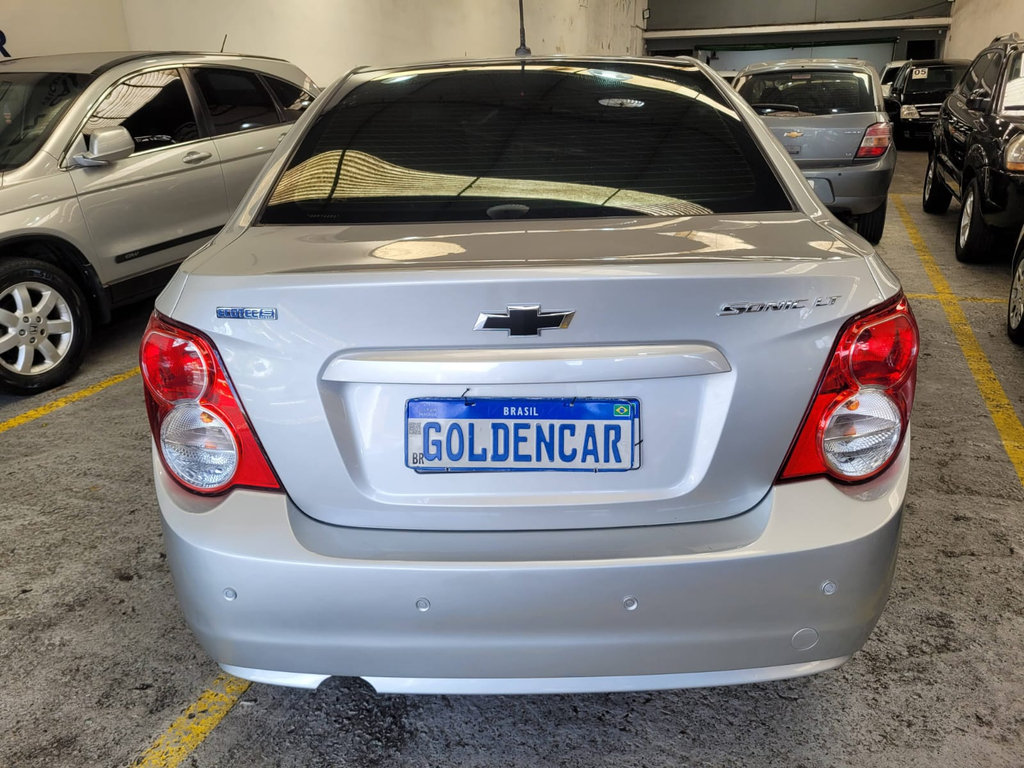 Chevrolet Sonic Sedan Prata