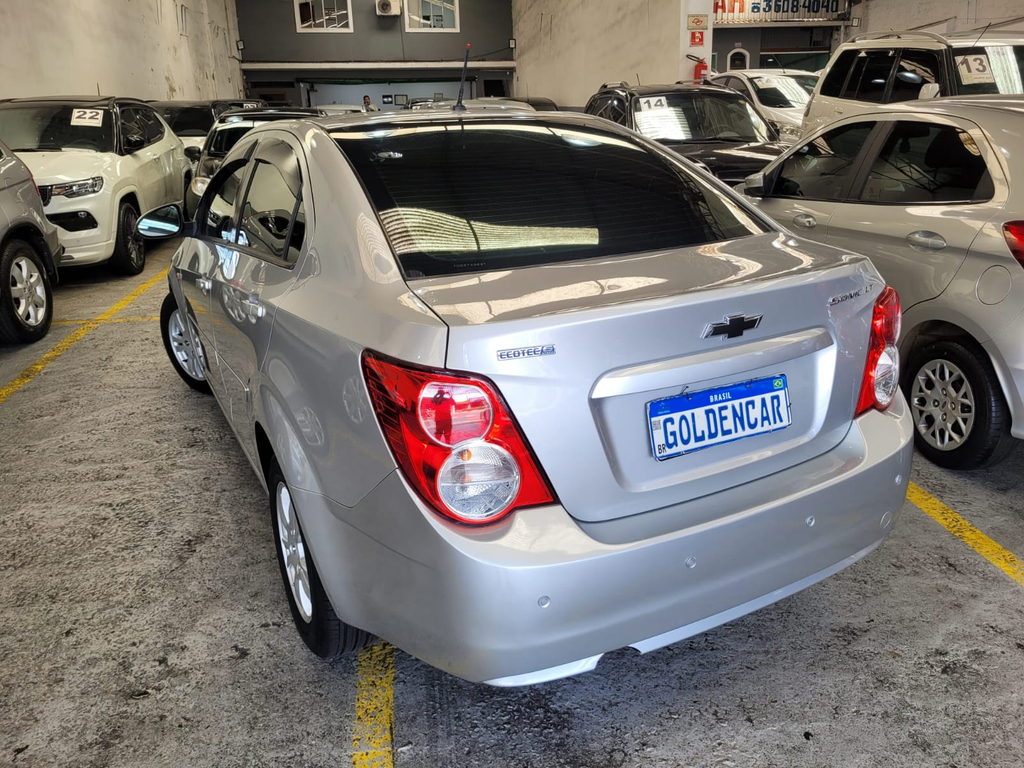 Chevrolet Sonic Sedan Prata