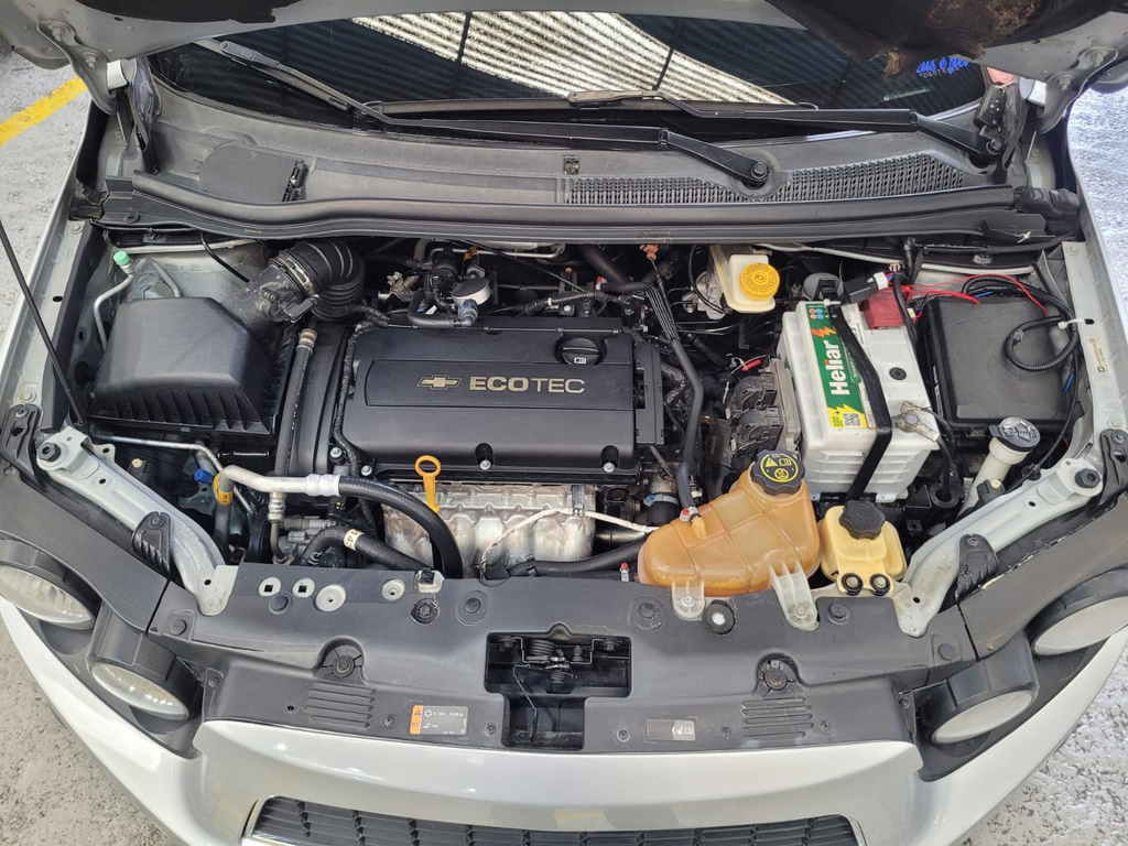 Chevrolet Sonic Sedan Prata