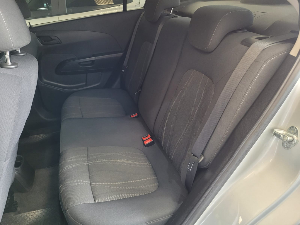 Chevrolet Sonic Sedan Prata