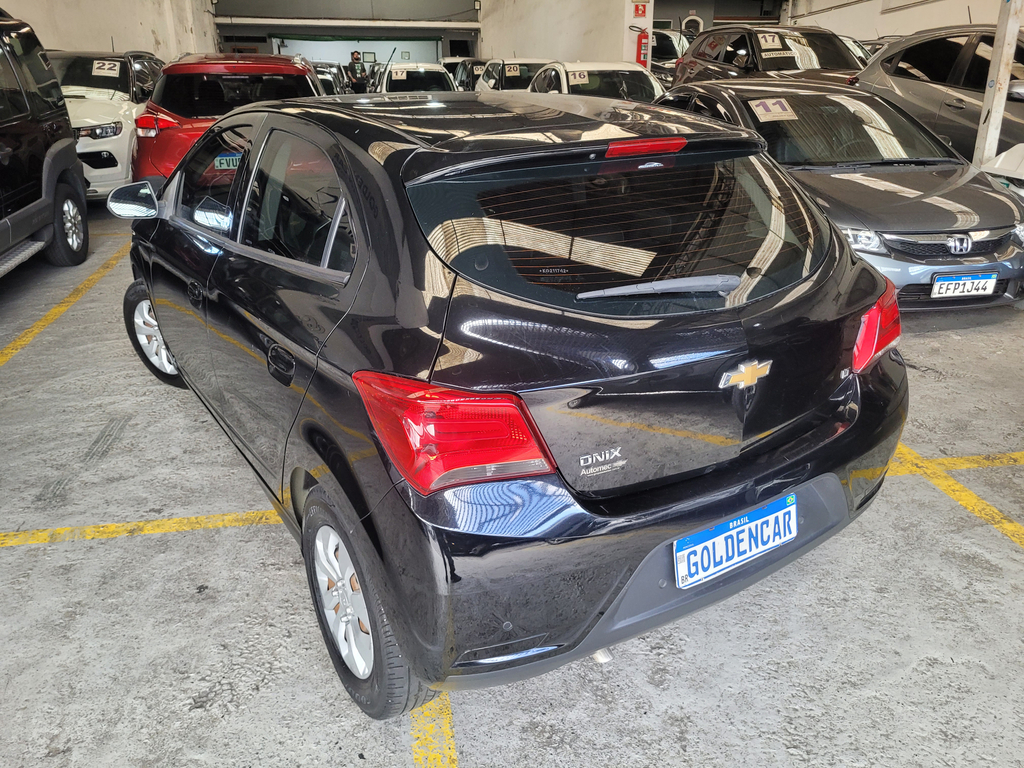 Chevrolet Onix Preto