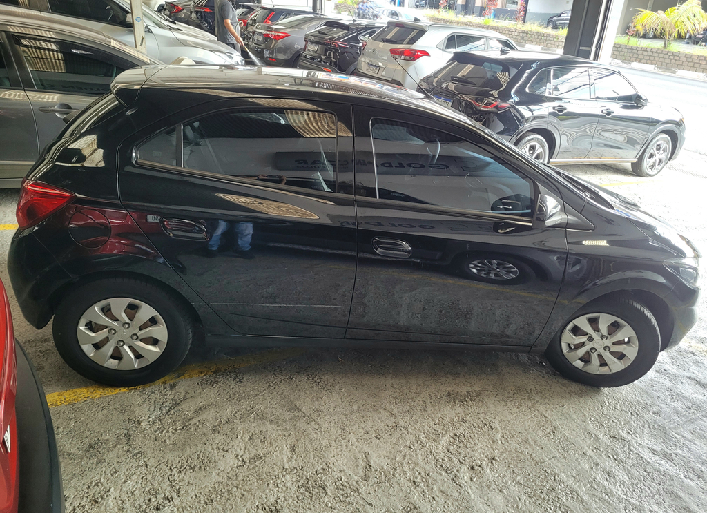 Chevrolet Onix Preto