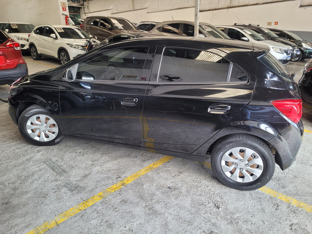 Chevrolet Onix Preto