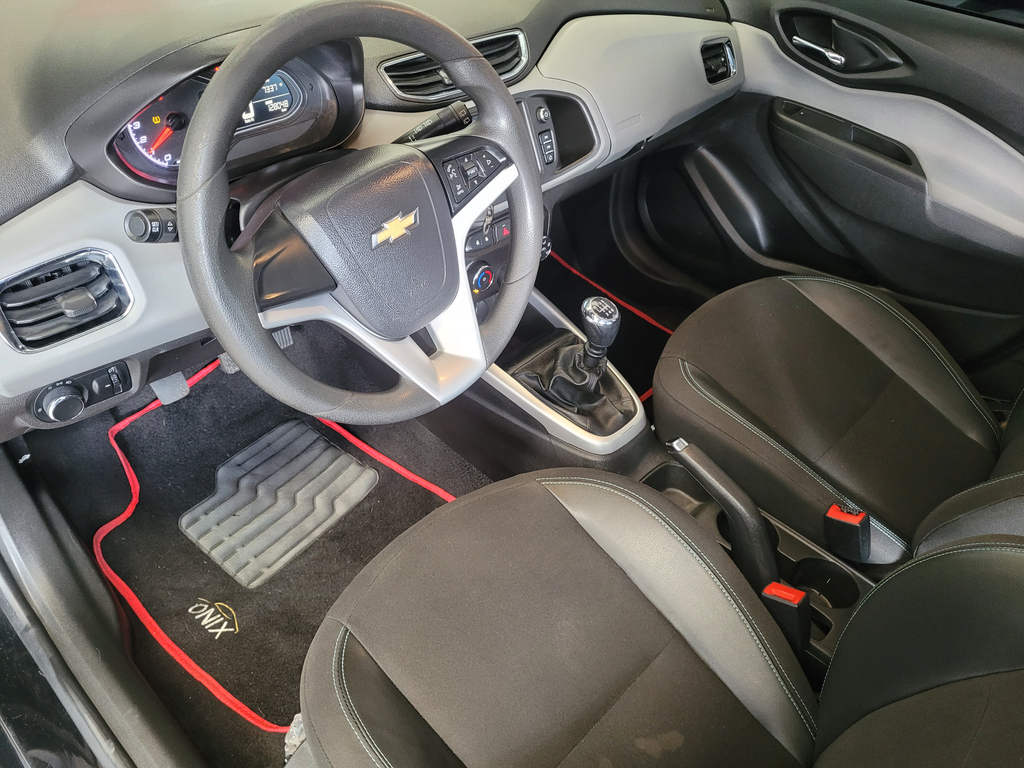 Chevrolet Onix Preto