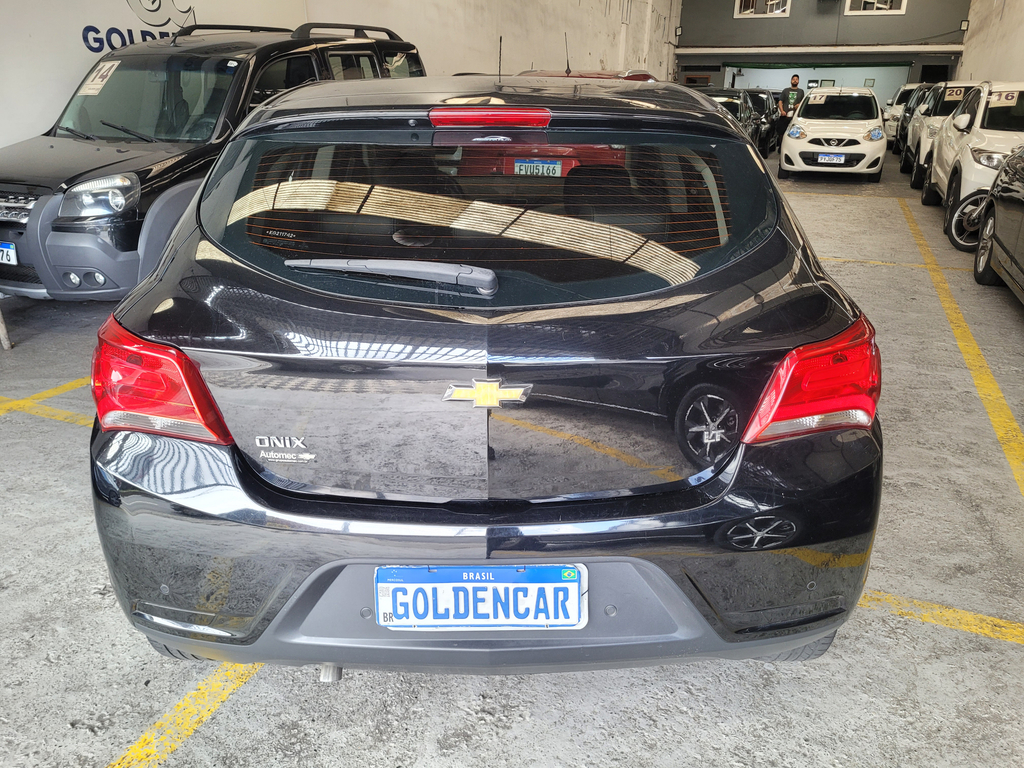 Chevrolet Onix Preto