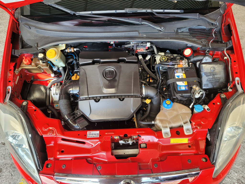 Fiat Punto Vermelho