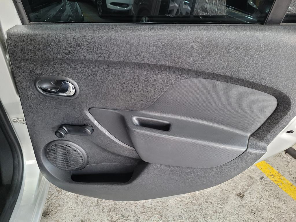 Renault Sandero Prata