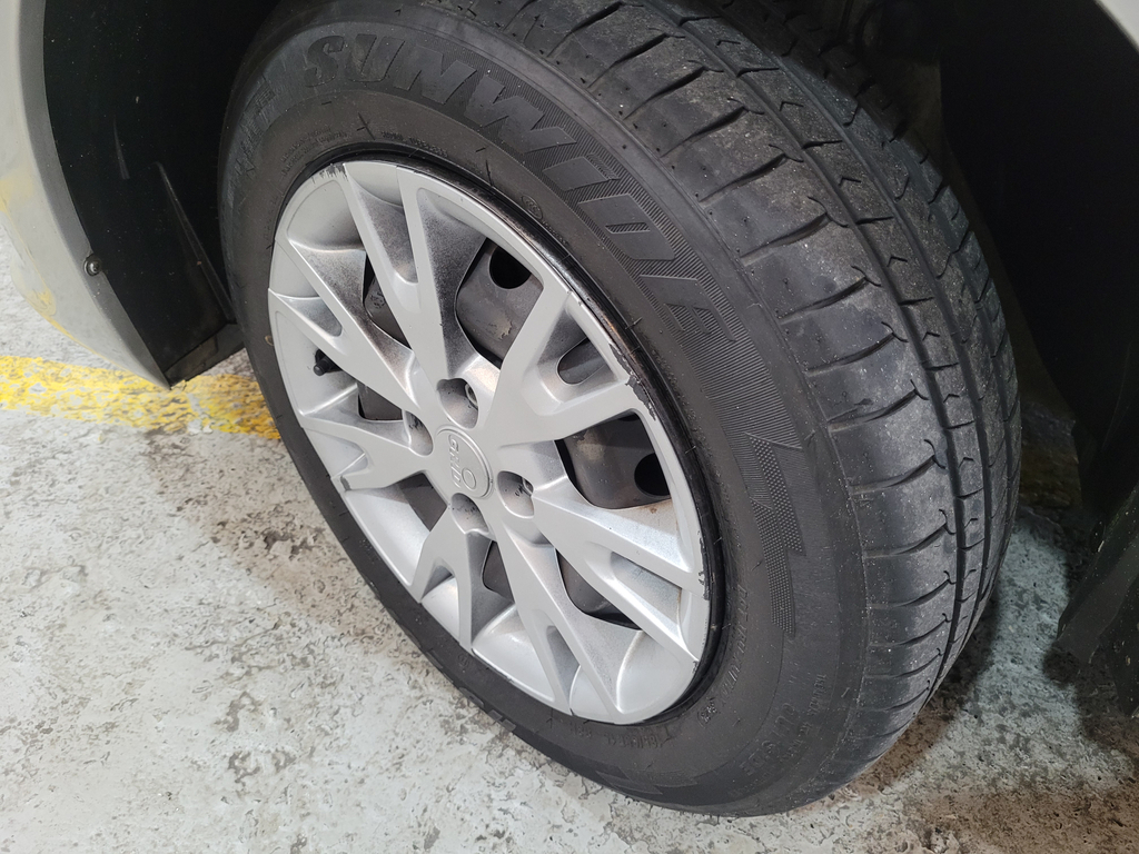 Renault Sandero Prata