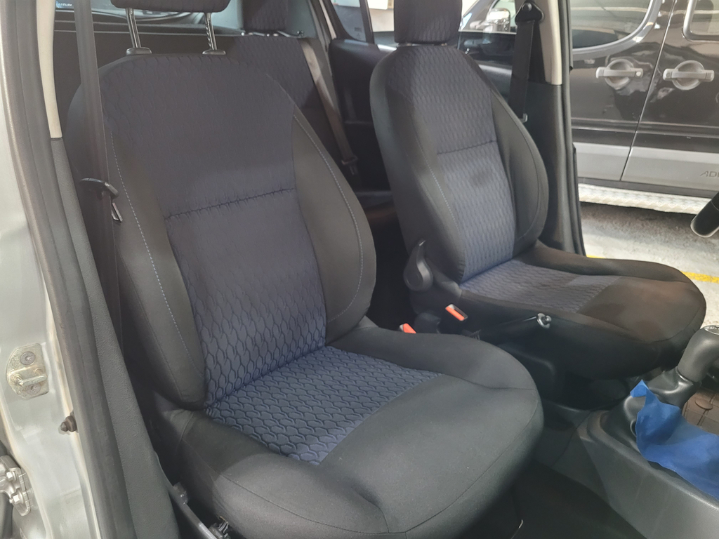 Renault Sandero Prata