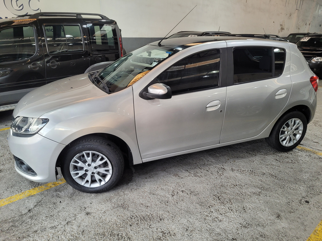 Renault Sandero Prata