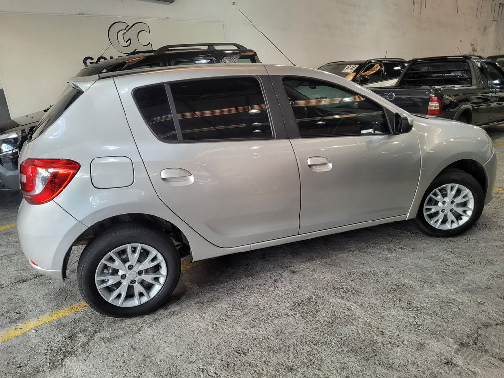 Renault Sandero Prata