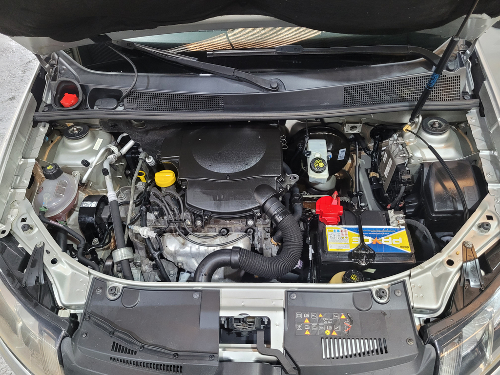 Renault Sandero Prata