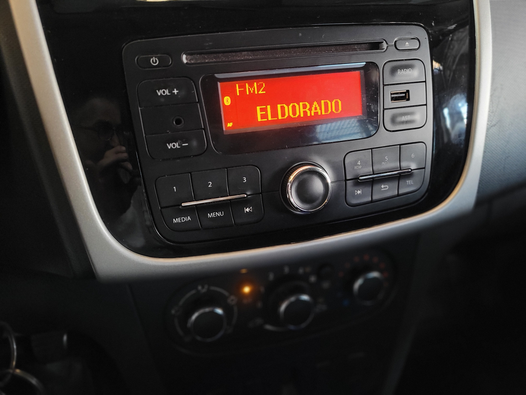 Renault Sandero Prata