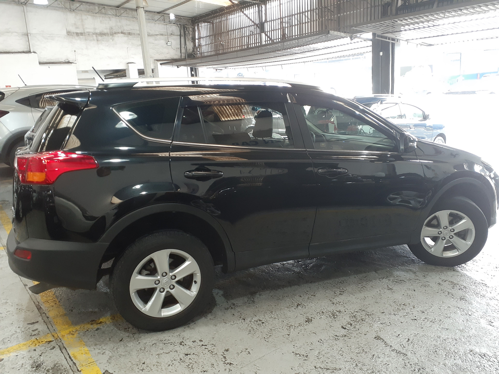 Toyota RAV4 Preto