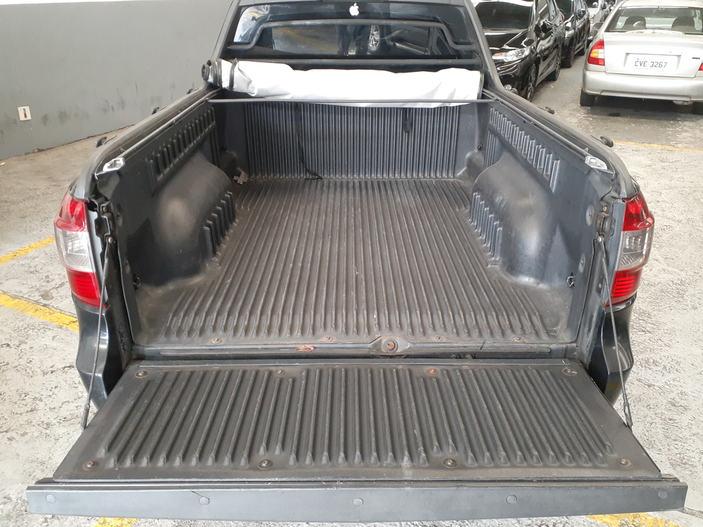 Chevrolet Montana Preto