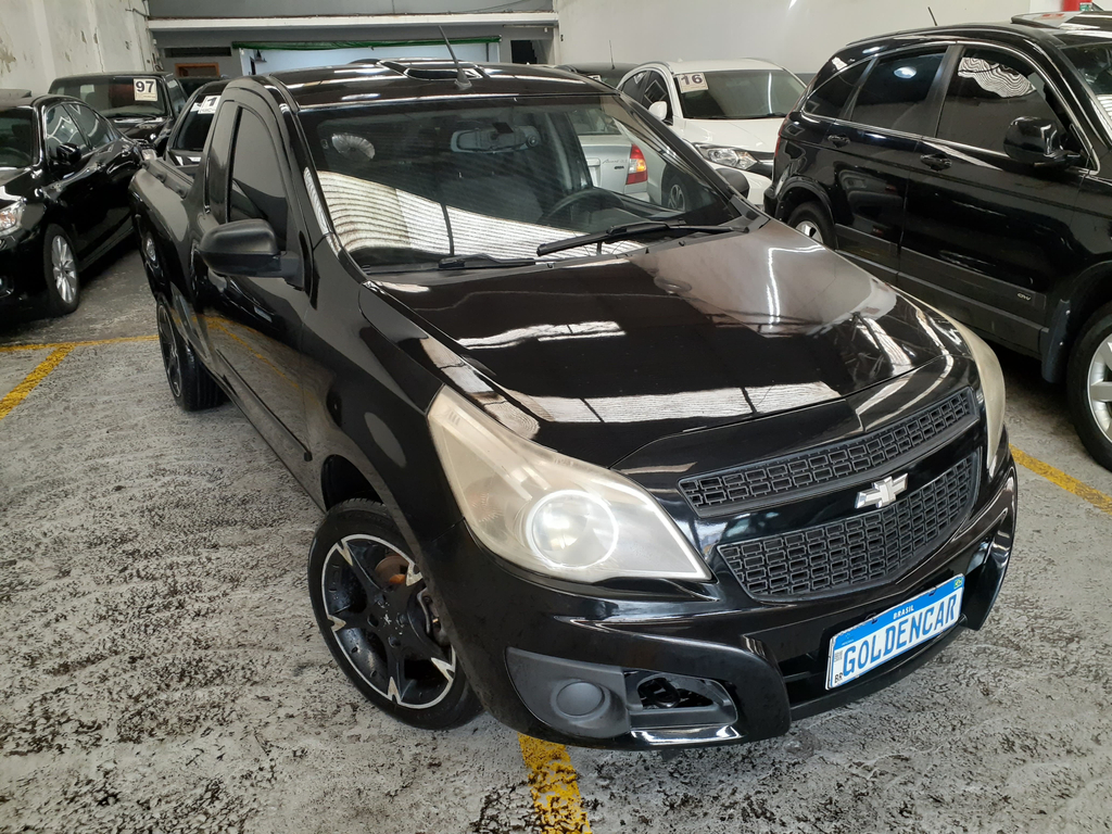 Chevrolet Montana Preto