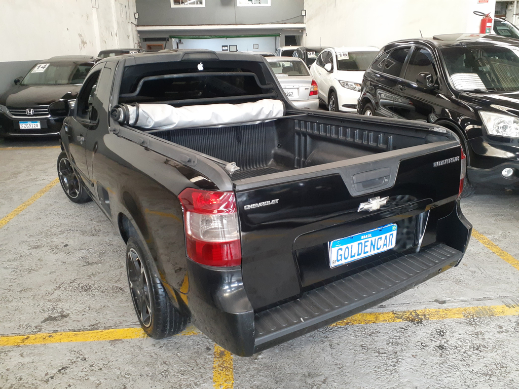 Chevrolet Montana Preto