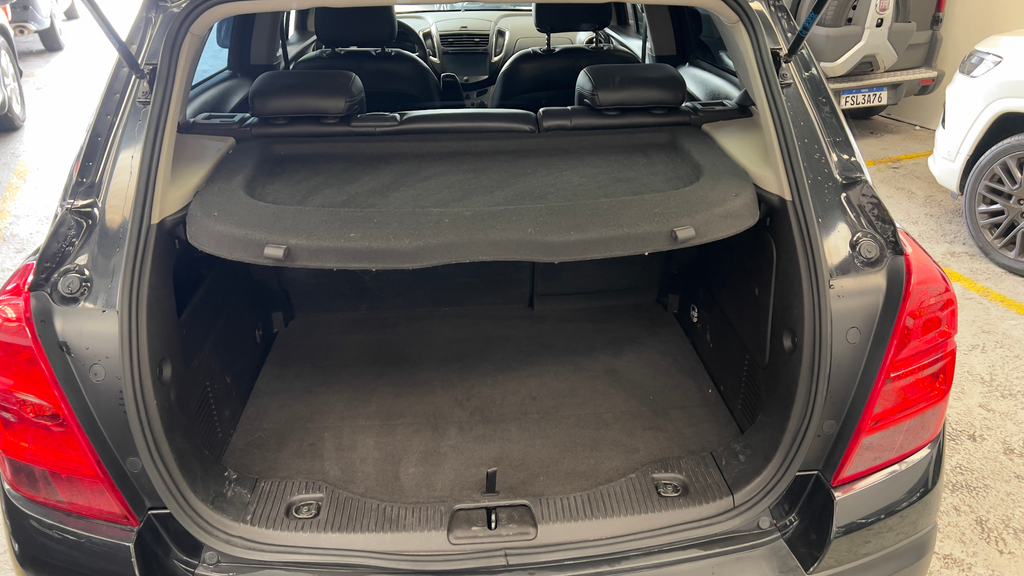 Chevrolet Tracker Preto