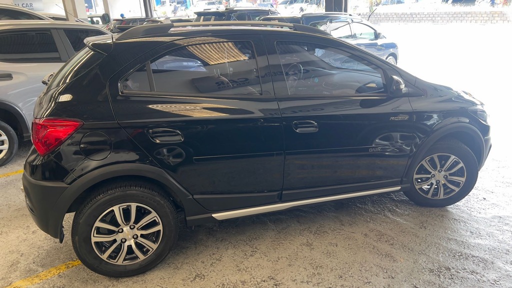 Chevrolet Onix Preto