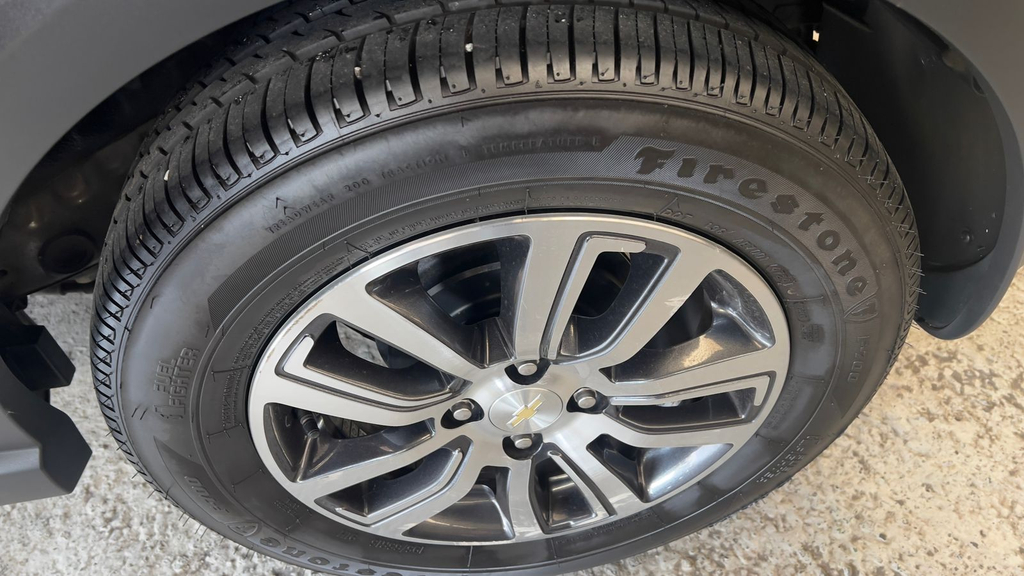 Chevrolet Onix Preto