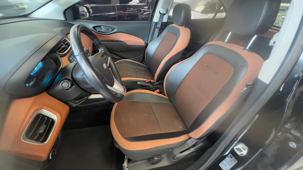 Chevrolet Onix Preto