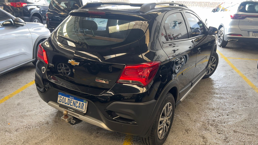 Chevrolet Onix Preto