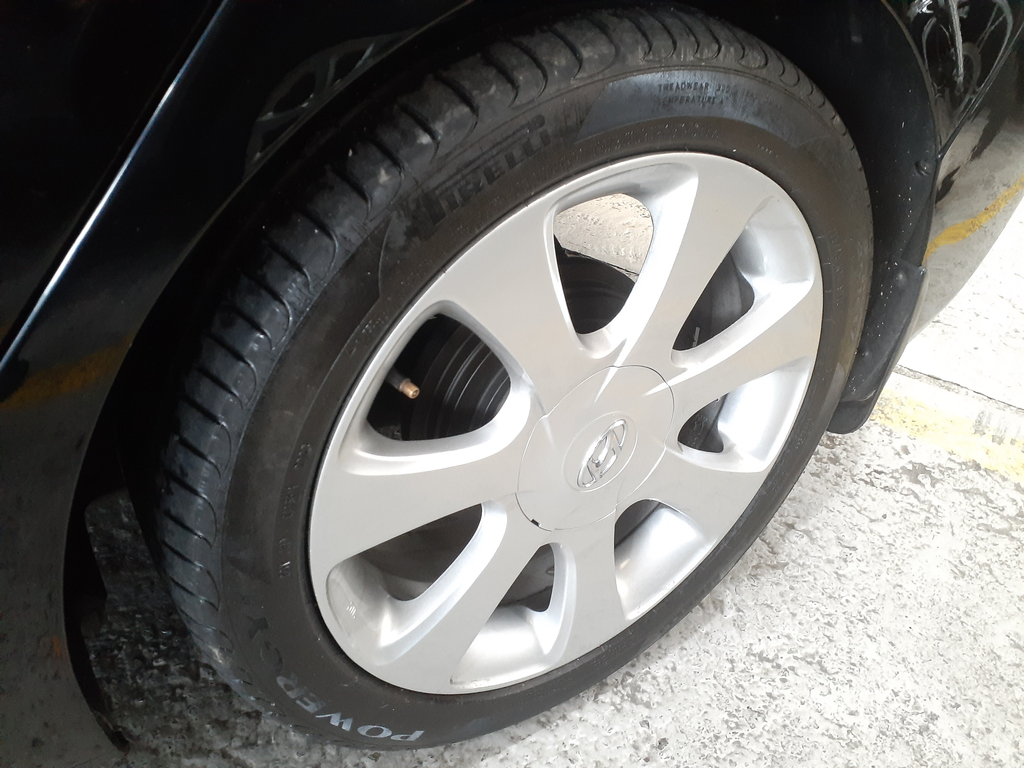 Hyundai Elantra Preto
