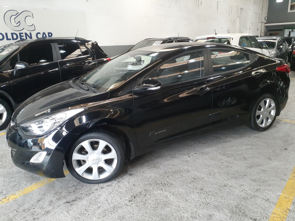 Hyundai Elantra Preto