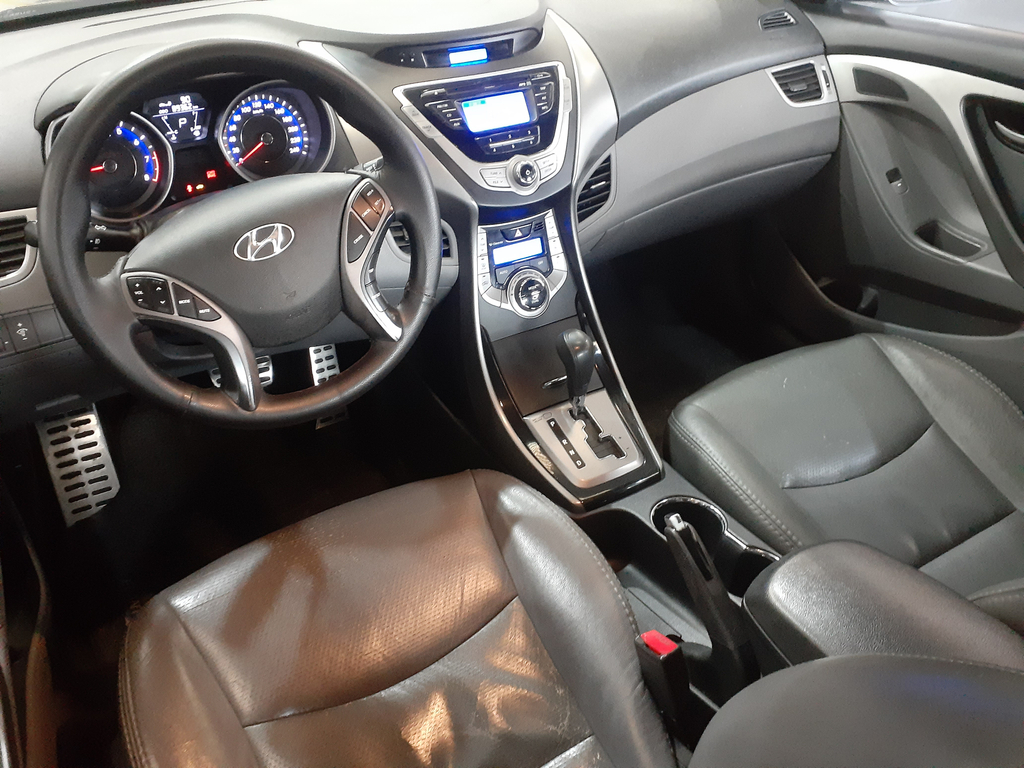Hyundai Elantra Preto
