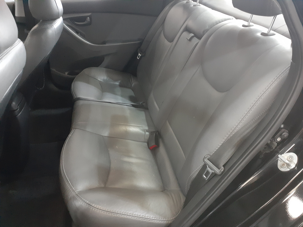 Hyundai Elantra Preto