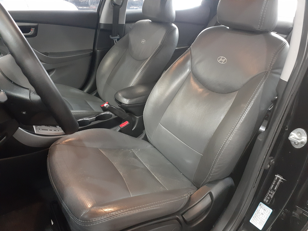 Hyundai Elantra Preto