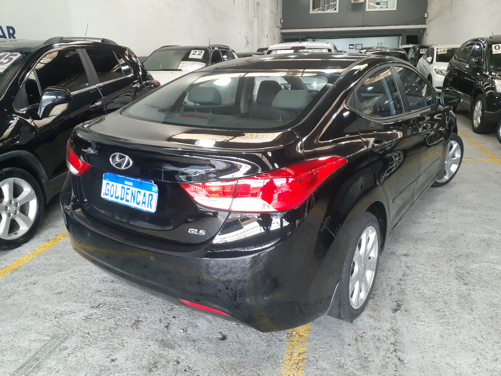 Hyundai Elantra Preto