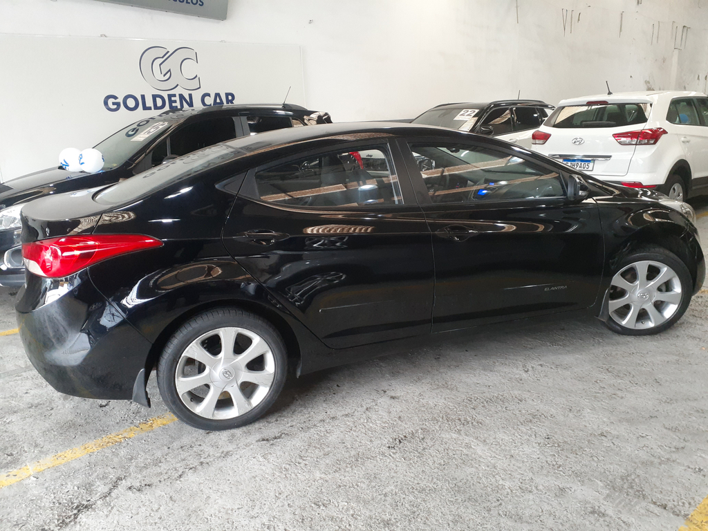 Hyundai Elantra Preto
