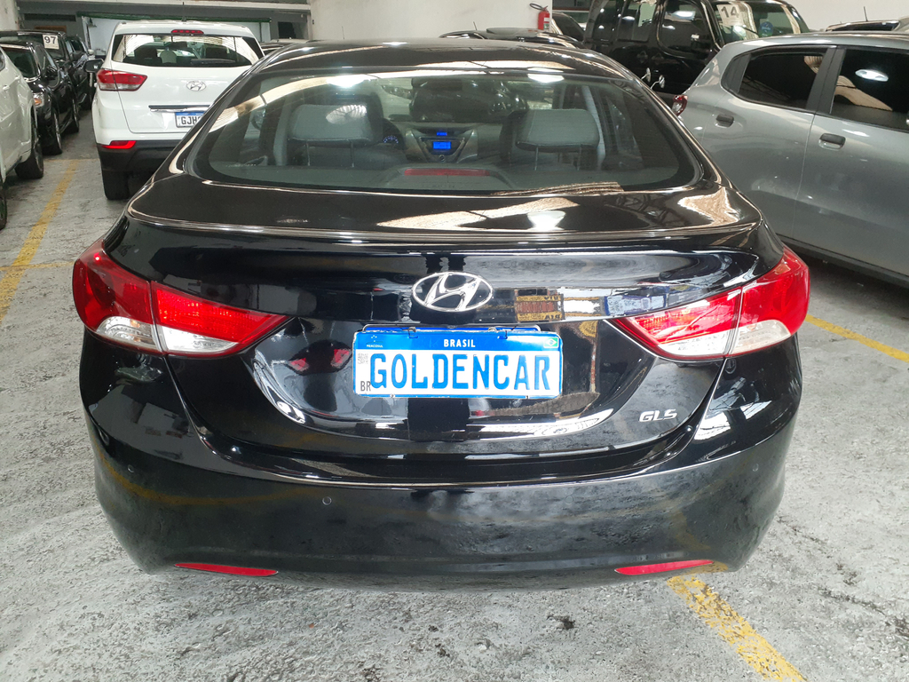 Hyundai Elantra Preto