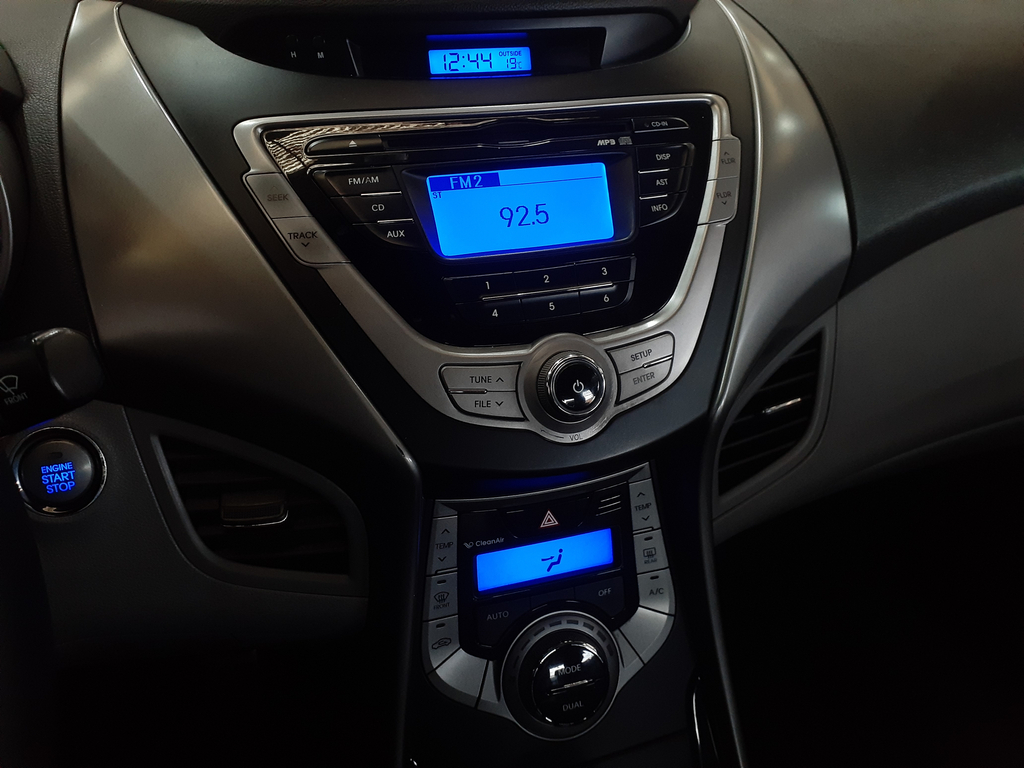 Hyundai Elantra Preto