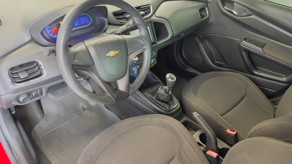 Chevrolet Onix Vermelho