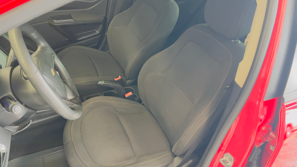 Chevrolet Onix Vermelho