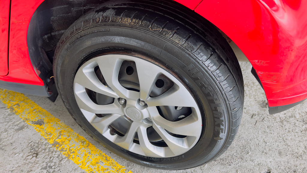 Chevrolet Onix Vermelho