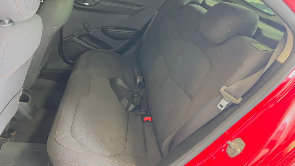 Chevrolet Onix Vermelho