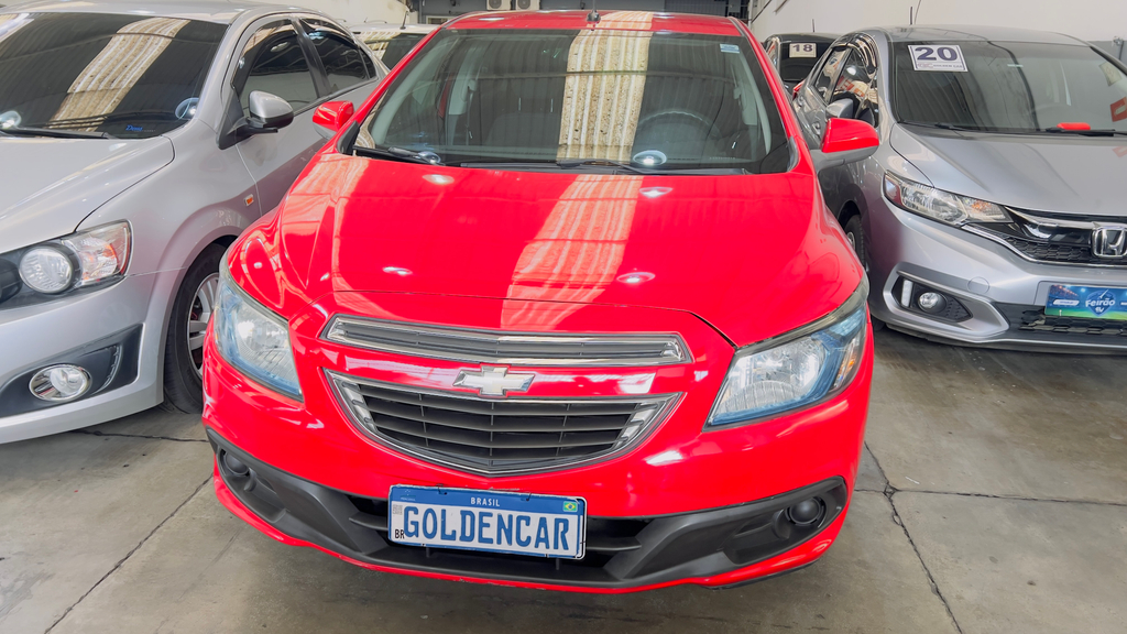 Chevrolet Onix Vermelho