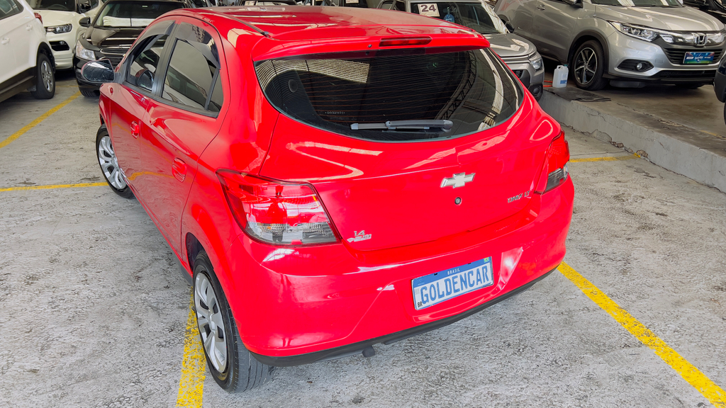 Chevrolet Onix Vermelho
