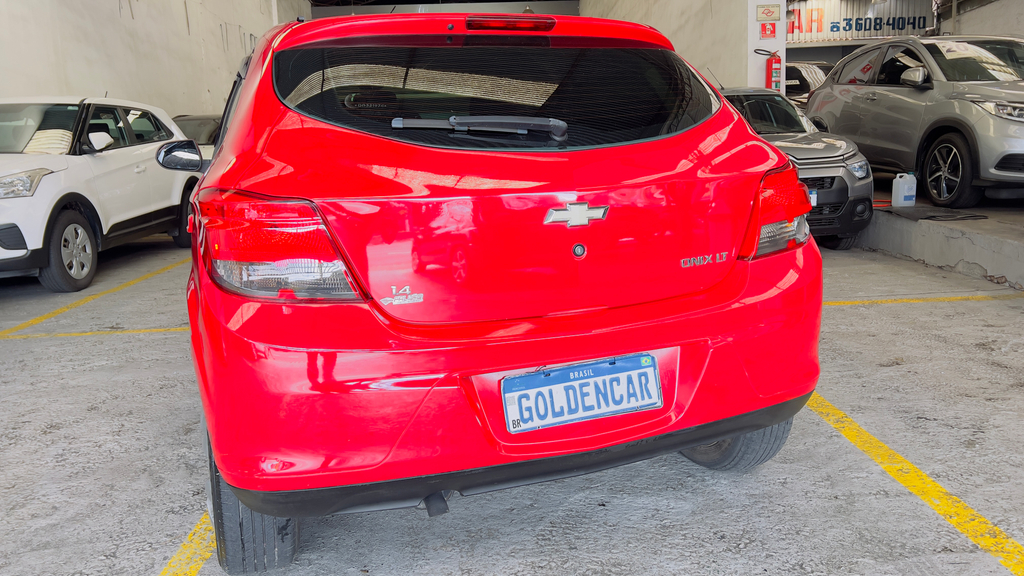 Chevrolet Onix Vermelho
