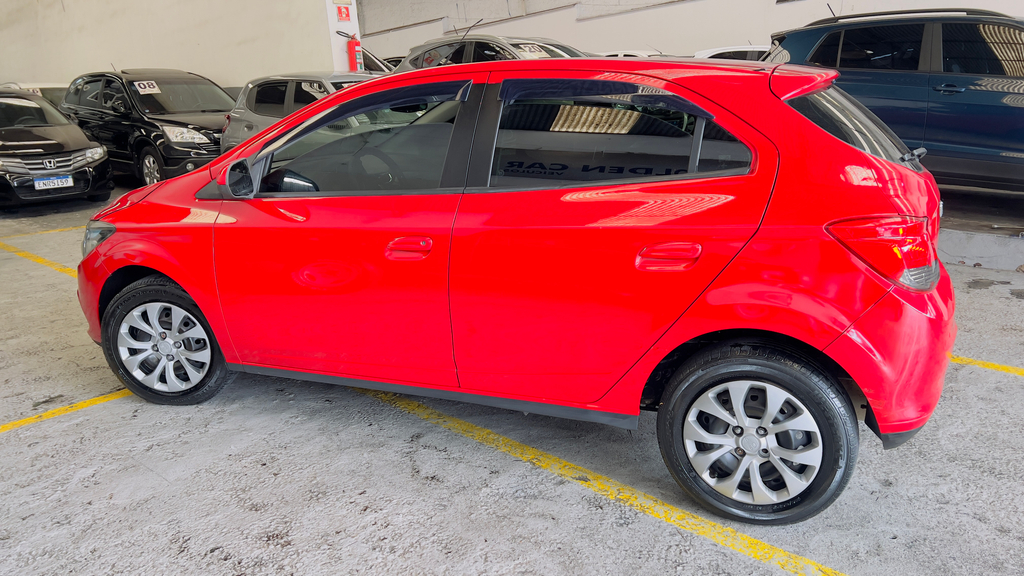 Chevrolet Onix Vermelho