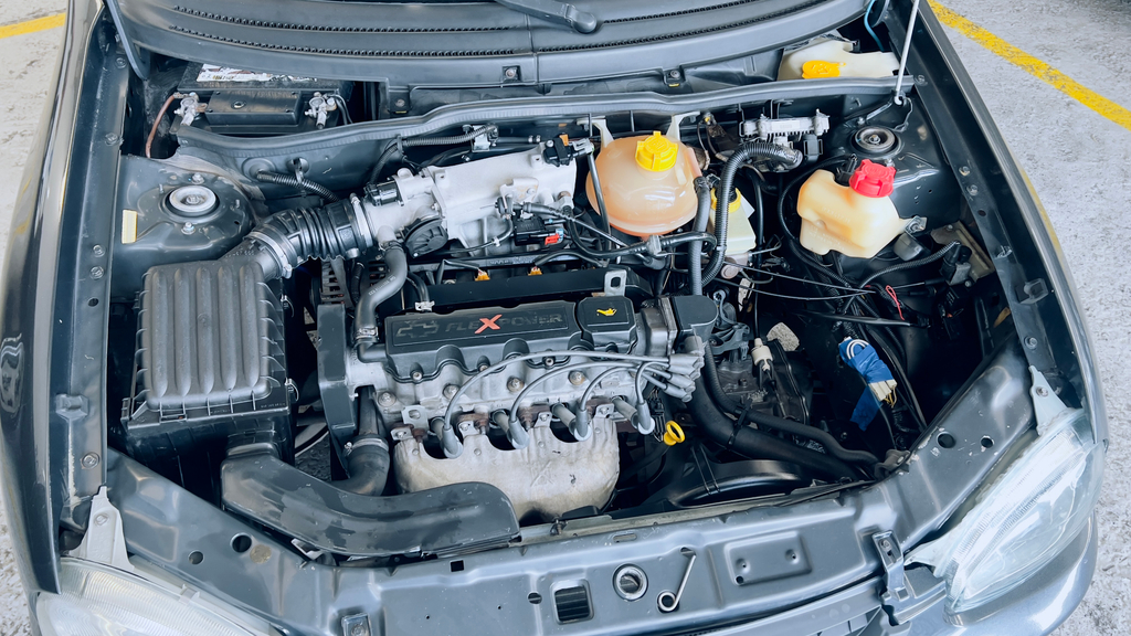 Chevrolet Classic Cinza