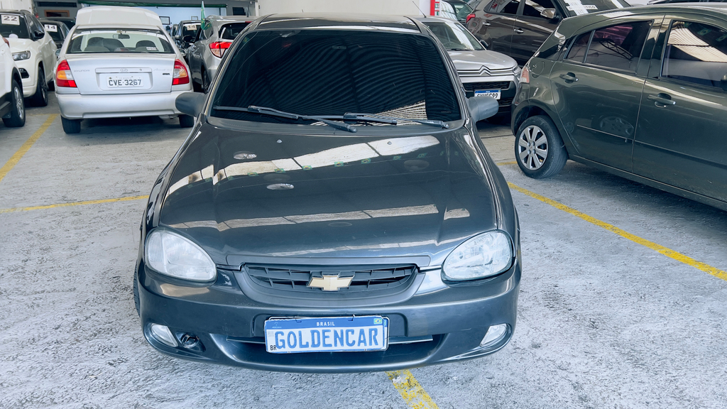 Chevrolet Classic Cinza
