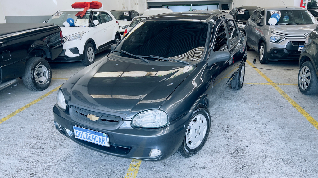 Chevrolet Classic Cinza